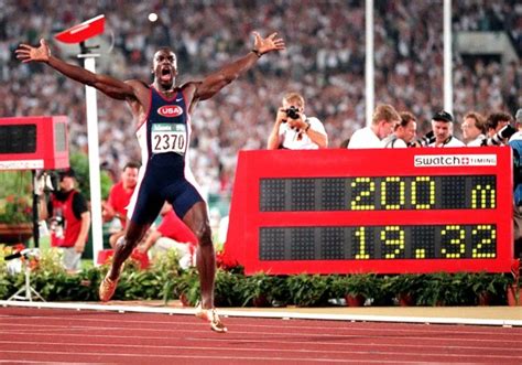 Michael Johnson shatters world record in 200M at 1996 Summer Olympics ...