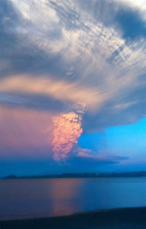 Eruption of the Calbuco volcano - Mirror Online