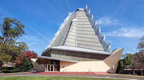 Sixty years later, only Frank Lloyd Wright synagogue continues as ‘work of art’