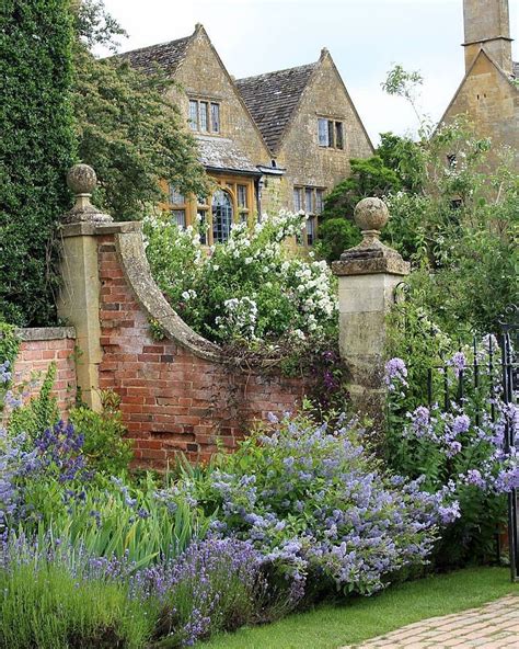 onderful picture of Hidcote Gardens in Gloucestershire as captured by ...