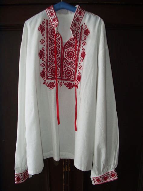 Slovak folk art; with fabric pens? | Folk embroidery, Embroidery, Folk ...