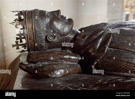 King Henry V (reigned 1413-1422) wooden effigy on his tomb in Stock Photo, Royalty Free Image ...