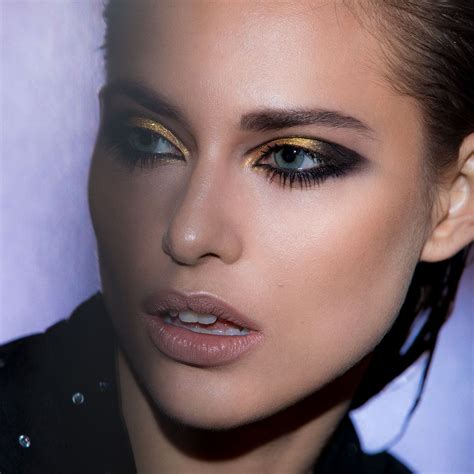 Makeup artist, Mario Dedivanovic uses the NEW Eye-Conic Multi-Finish Eye Palette in Glambition ...