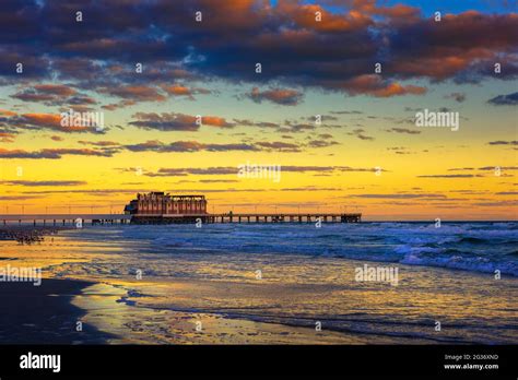 Sunrise above Daytona Beach Main Street Pier, Florida Stock Photo - Alamy