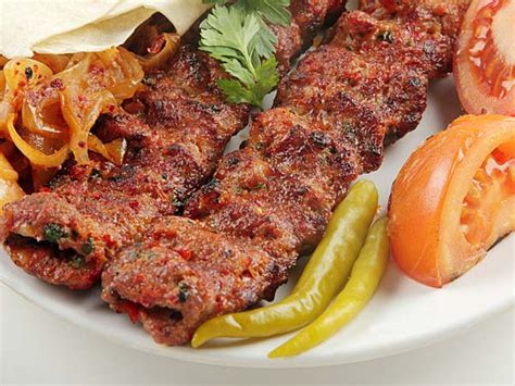 Make Chicken Sheek Kebabs At Home - Boldsky.com