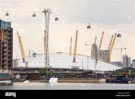 The O2 Arena and the Emirates air line cable car on the Royal Victoria ...