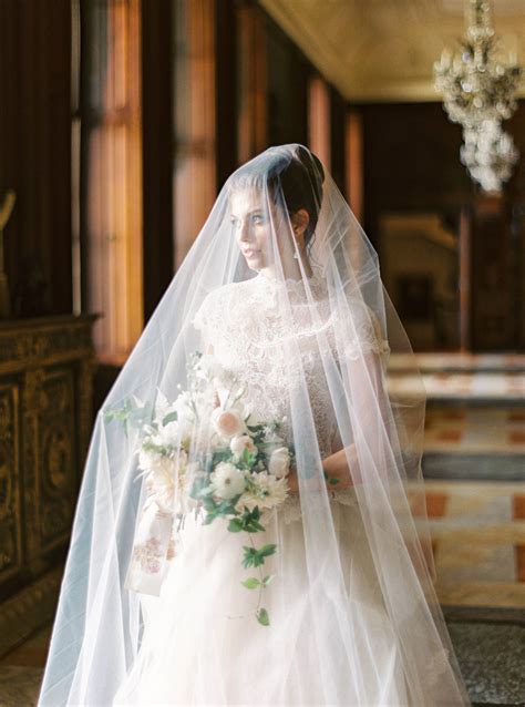 A slice of European opulence in this wedding editorial in the midst of Washington DC ...