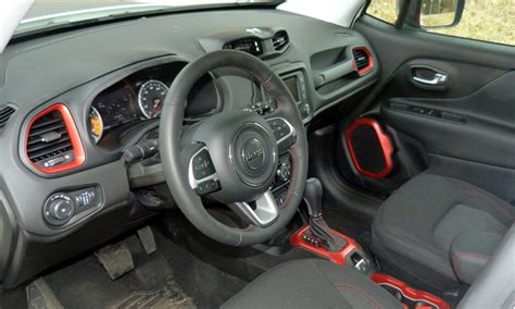 Jeep Renegade Photos: Jeep Renegade Trailhawk interior