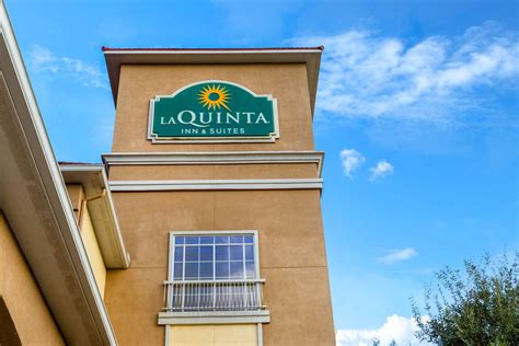 La Quinta Inn & Suites by Wyndham Angleton | Angleton, TX Hotels