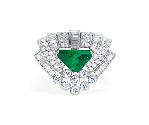 ART DECO EMERALD AND DIAMOND BROOCH | Christie's