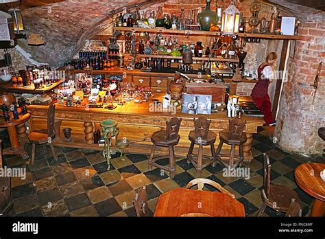 Medieval pub interior hi-res stock photography and images - Alamy