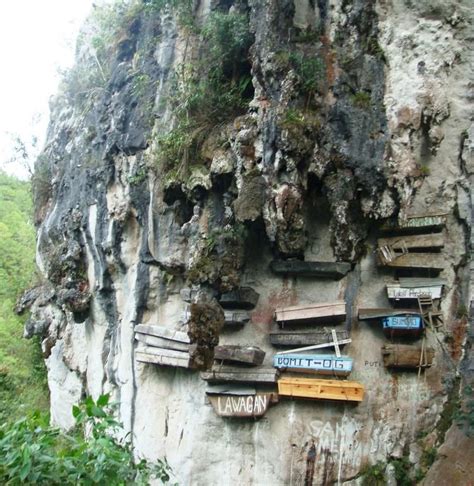 hanging coffins in China | Begraafplaatsen, Monumenten, Momento mori