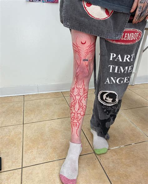 Grimes gets massive red leg tattoo from ankle to thigh