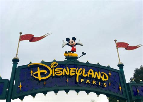 Disneyland Entrance Sign