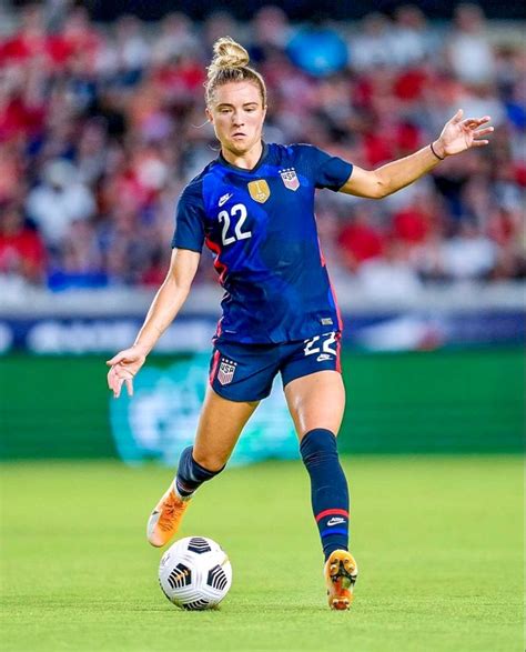 Kristie Mewis #6, USWNT midfielder, 2021 Tokyo Summer Olympics | Female soccer players, Soccer ...