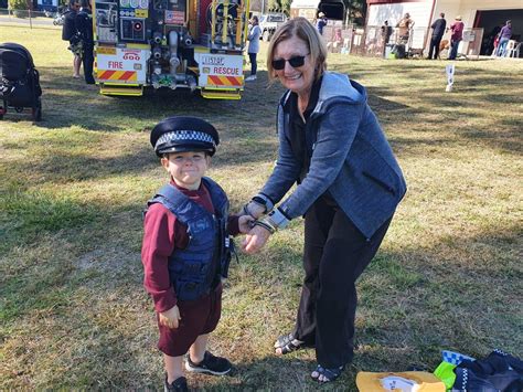 Police join in the fun at Esk State School Under 8's Day - Ipswich