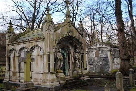 A Tale of Two Cities: Brompton Cemetery