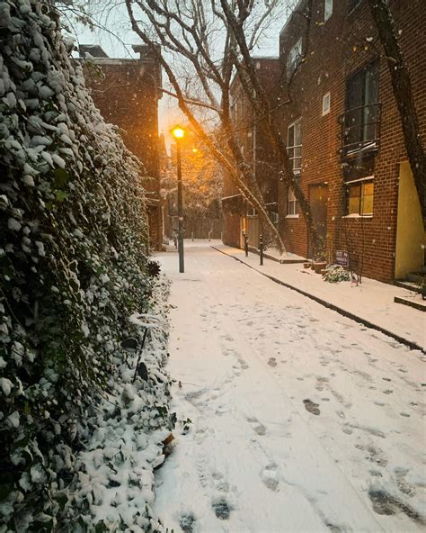 Snow day shot in south Philly : r/philadelphia