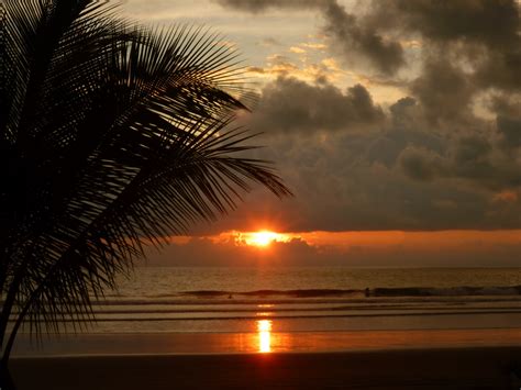 Hotel Catalina Playa Jaco Costa Rica: Photos taken @ sunset time today :)