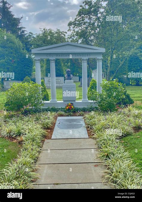 Colonel sanders' grave hi-res stock photography and images - Alamy