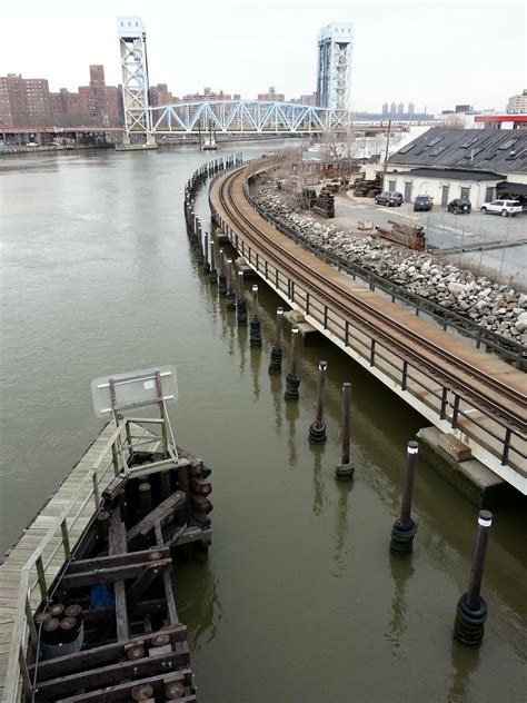 Looking up the Harlem River - I'm Just Walkin'