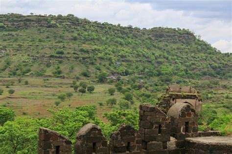 A Guide to Daulatabad Fort and The Fishy Case of The Lost Guidebook