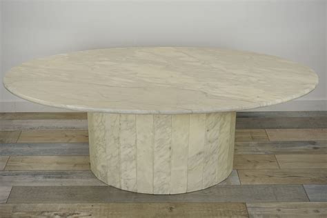 Vintage oval marble coffee table 1970 - Design Market