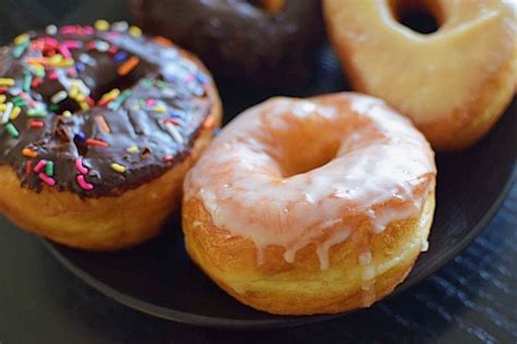 Donut vs. Doughnut: The Orthographical History