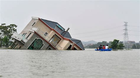 China: At least 14 dead as Yangtze river rises 50ft above flood level | World News | Sky News