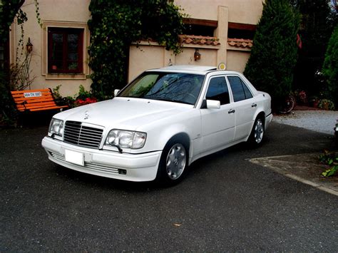 Mercedes-Benz E500 W124 White | BENZTUNING