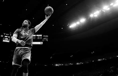 See 3 stunning black and white photos of Steph Curry before Game 4 win ...