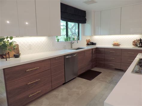 A Mid Century Modern IKEA kitchen for a gorgeous, light-filled Texas home. Semihandmad… | Modern ...