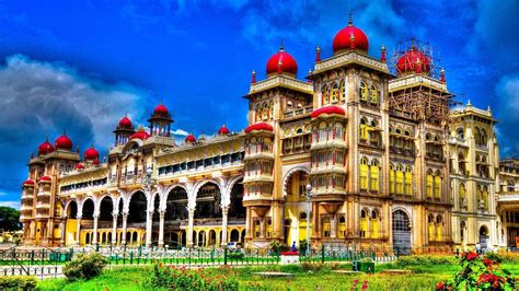 Imagini pentru india delhi monumente istorice | Mysore, Tourist places ...