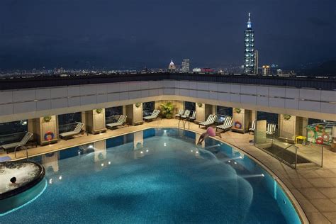 Shangri-La Far Eastern, Taipei Pool: Pictures & Reviews - Tripadvisor