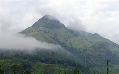 This Heart-Shaped Lake Atop Wayanad's Chembra Peak Is A Sight For The ...