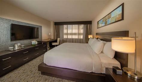 HILTON HOUSTON PLAZA/MEDICAL CENTER - Updated 2018 Prices & Hotel ...