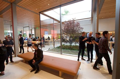 Gallery: Striking new Apple store in Seattle’s University Village features indoor garden ...