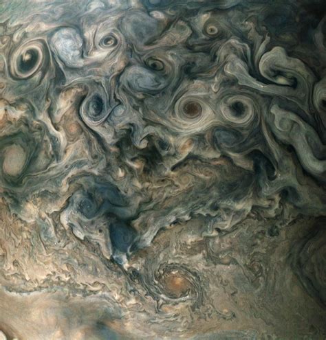 Nasa's Juno probe captures dramatic first close-up images of Jupiter ...