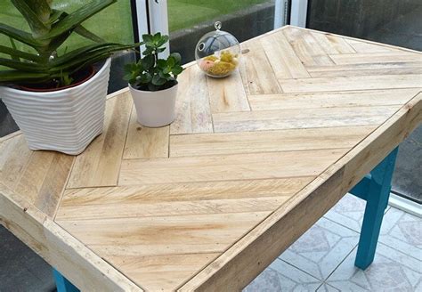 DIY Wooden Table made with Pallet Wood • Lovely Greens