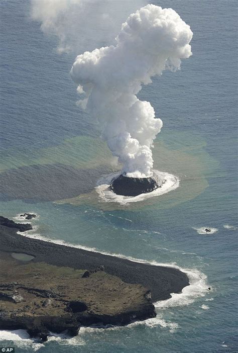 VIDEO | Volcanic Eruption Creates New Island in Japan - mitsueki ♥ ...