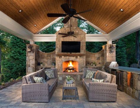 40 Best Patio Designs with Pergola and Fireplace - Covered Outdoor ...