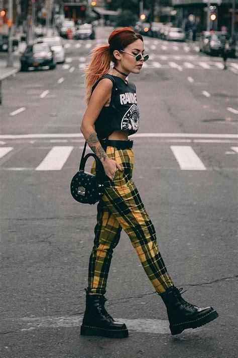 90s Grunge Aesthetic Fashion Style Looks | Punk style outfits, Grunge ...