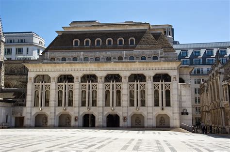 London Histories: The Guildhall Art Gallery - Romans and Pre-Raphaelites!