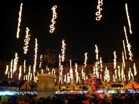 madrid-plaza-mayor-decorated-for-christmas-market - Travel Tips ...