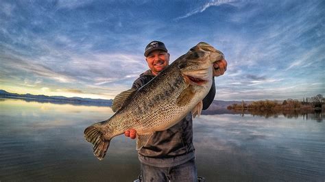 10 Pound Bass On A Crankbait! No Net, Had To Lip Her! - YouTube