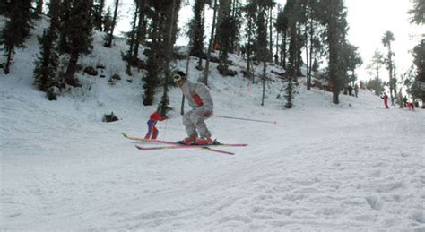 Celebrate Winter Vacation: Most Visited Skiing Destinations in India - CrazyPundit.com