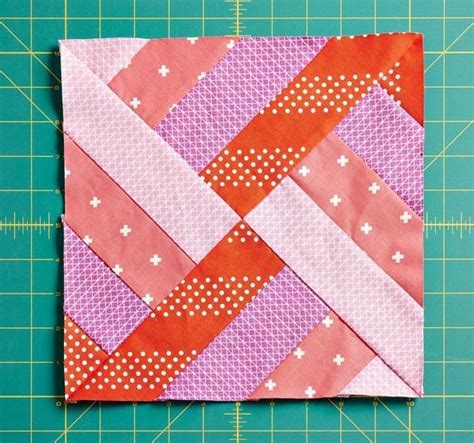 Disappearing Strip Triangles | Craftsy | Blocs de patchwork, Patchworks ...