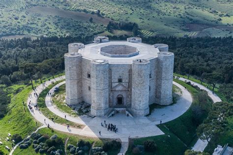 Castel del Monte world heritage site and land of the best wines of Puglia | Vini Crifo