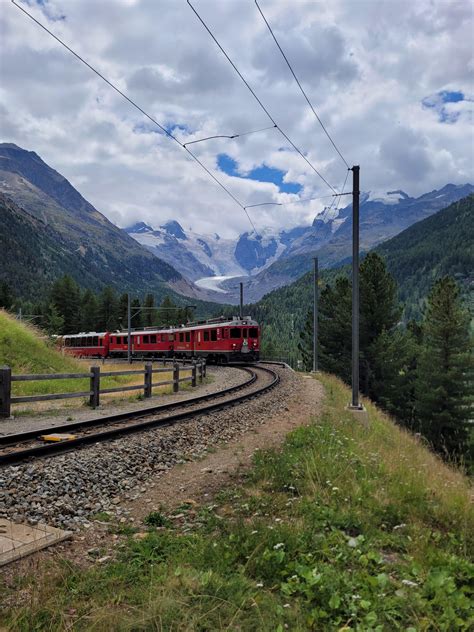 Bernina express, glacier background : r/swisstransport