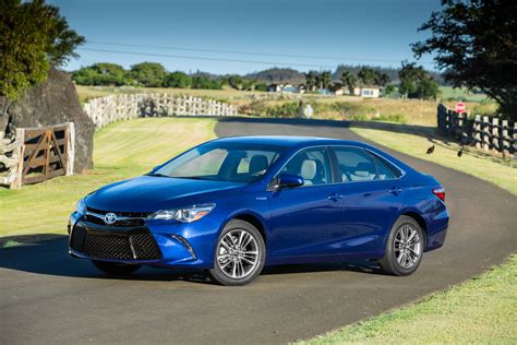 2015 Toyota Camry Hybrid SE Review